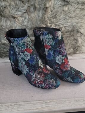 Zigi Soho Floral Multicolor Women's Ankle Booties With Block Heel Size 7.5